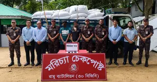 মিয়ানমারে পাচারের আগে ১০০ বস্তা ইউরিয়া সার জব্দ, আটক ২